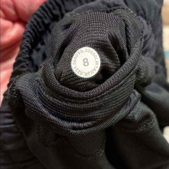 Lululemon Hotty Hot Shorts 2.5” – Heritage 365 Camo – Size 8 - Picture 4 of 7